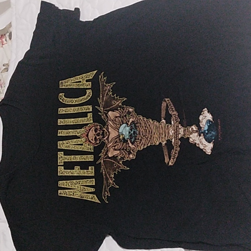 Metallica shirt.